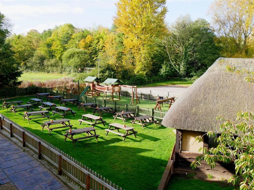 The Sun Inn Свіндон Екстер'єр фото