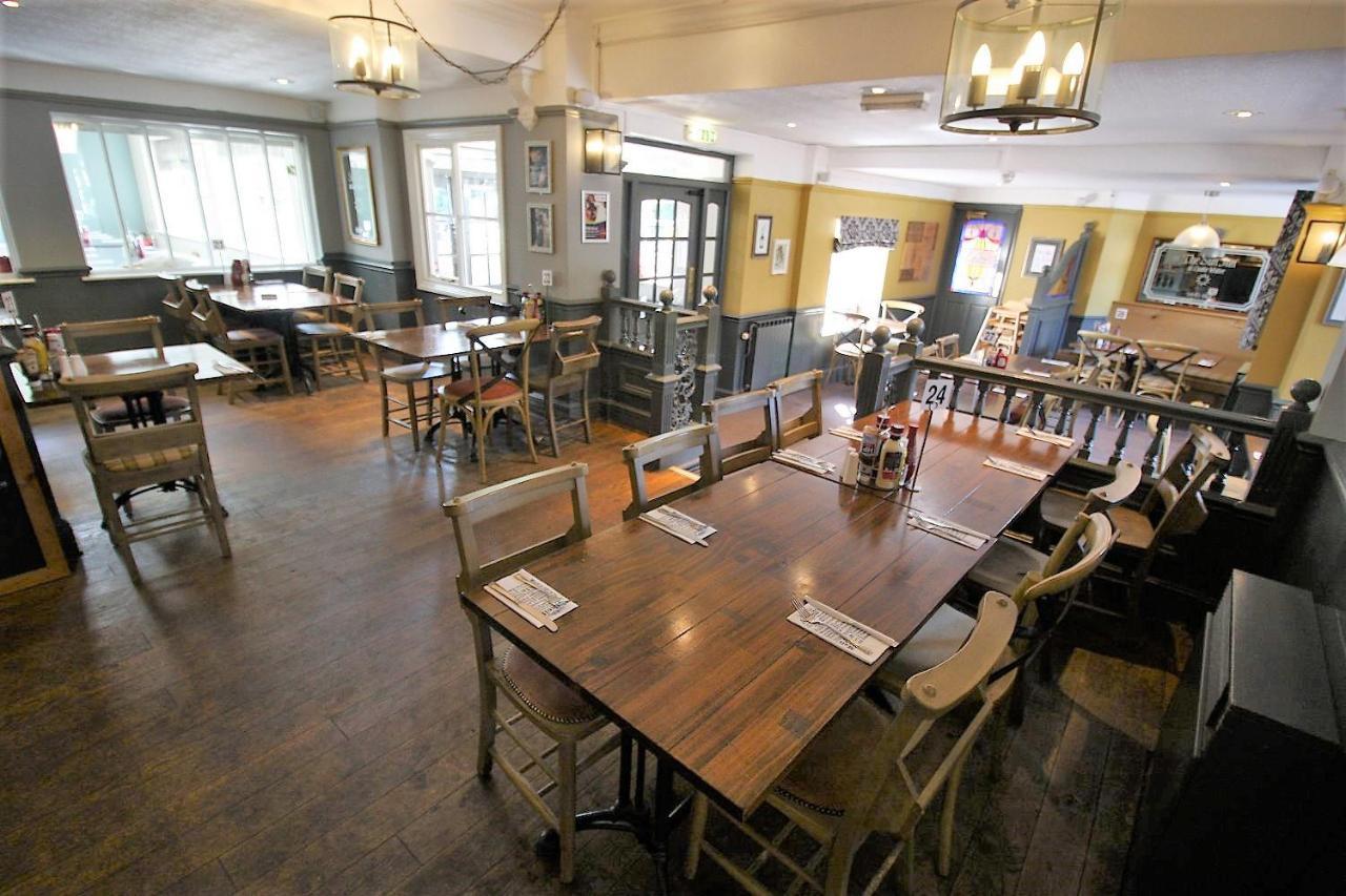 The Sun Inn Свіндон Екстер'єр фото